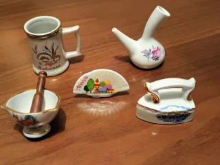 Porrón de porcelana Recuerdo de Gandía miniatura.