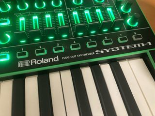 Roland AIRA System 1 Plug out Sintetizador