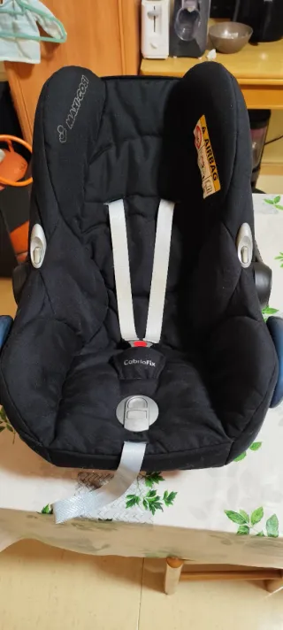 Cuco Bebé Maxi-Cosi CabrioFix Negro