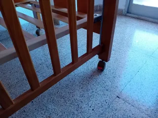 Cuna de bebé de madera