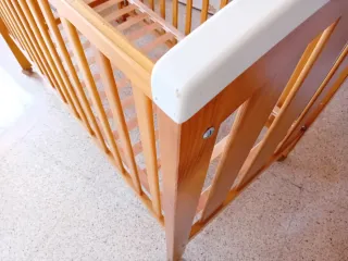 Cuna de bebé de madera