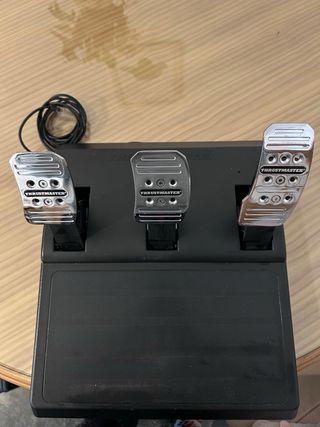 Simulador Thrustmaster T300 – Aro Ferrari - PS/PC