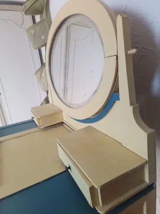 Tocador antiguo de madera.