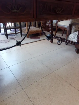 Mesa de madera y metal