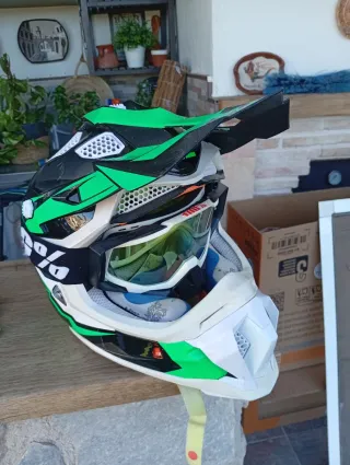 Casco Motocross Negro, Verde y Blanco con gafas