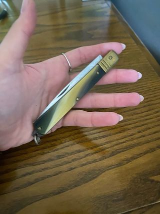 Coltello pieghevole oro e nero