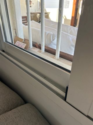 2 Ventanas doble cristal buen aislamiento