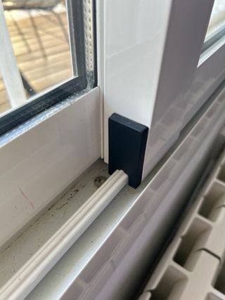 2 Ventanas doble cristal buen aislamiento