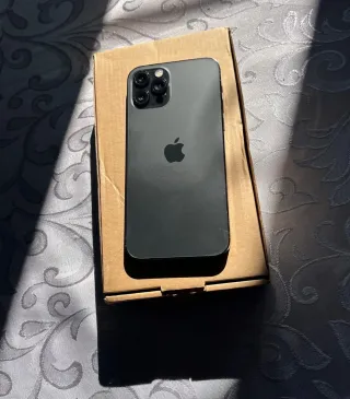 Impecable iPhone 12 Pro de 256GB y 100% de bateria