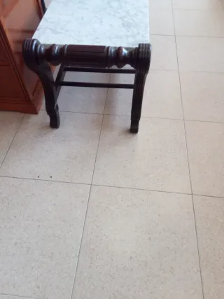 Mesita de madera y mármol