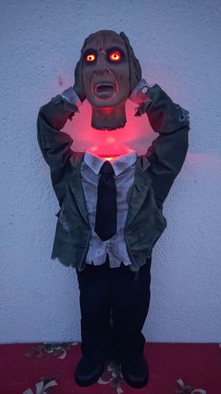 Muñeco Halloween, 80 cm., luz, sonido y movimiento