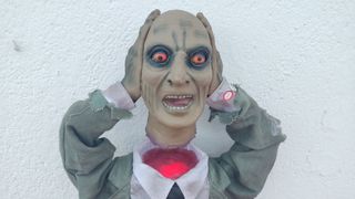 Muñeco Halloween, 80 cm., luz, sonido y movimiento