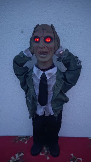 Muñeco Halloween, 80 cm., luz, sonido y movimiento