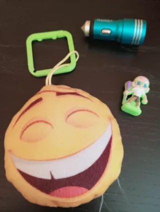 Lote de accesorios emoji y más