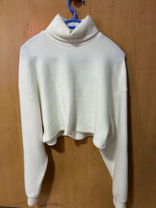 Jersey blanco cuello alto