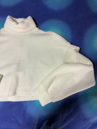 Jersey blanco cuello alto