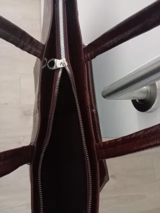 Bolso granate marca Stradivarius