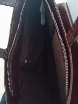 Bolso granate marca Stradivarius