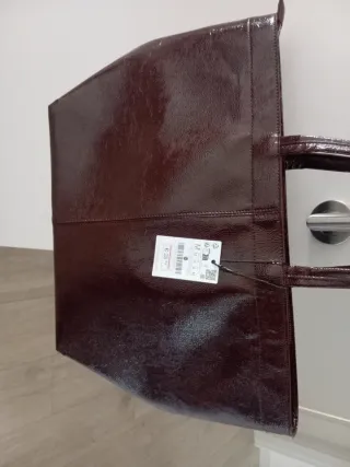 Bolso granate marca Stradivarius