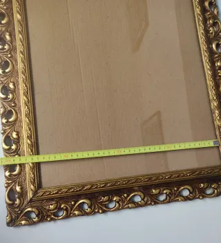 Marco de madera antiguo con cristal