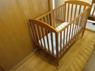 Cuna de madera "Micuna"