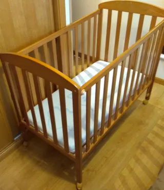 Cuna de madera "Micuna"