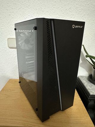 Caja PC UNYKA Negra