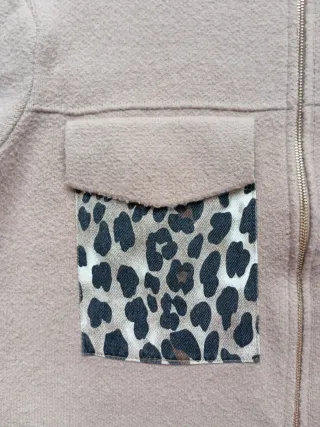 Chaqueta Orlann Beige con Estampado Animal