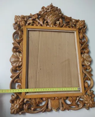 Marco de madera tallado antiguo