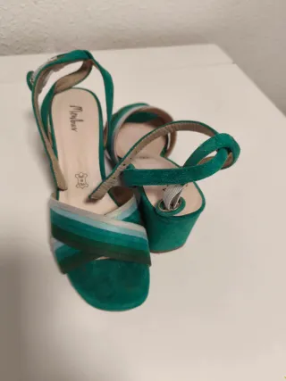 Sandalias Menbur verdes y multicolor