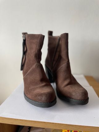 Botines MTNG Piel Vuelta Tacón Marrón