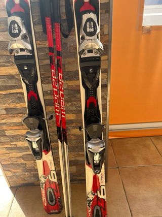 Esquís Rossignol con bastones