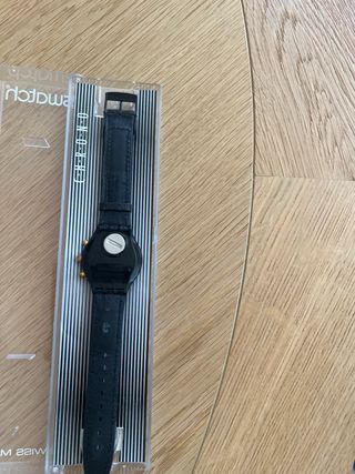 Reloj Swatch Chrono Piel Negra y Dorada