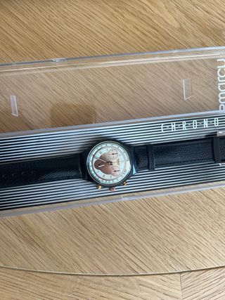 Reloj Swatch Chrono Piel Negra y Dorada