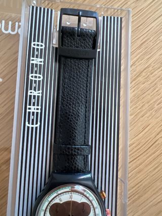 Reloj Swatch Chrono Piel Negra y Dorada