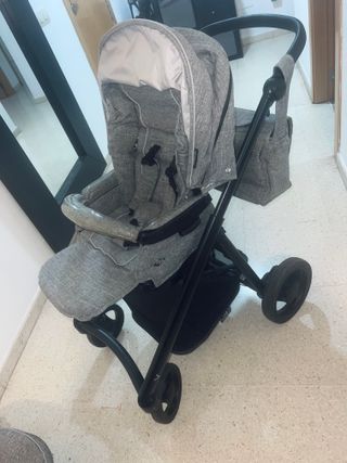 Carrito de bebé gris