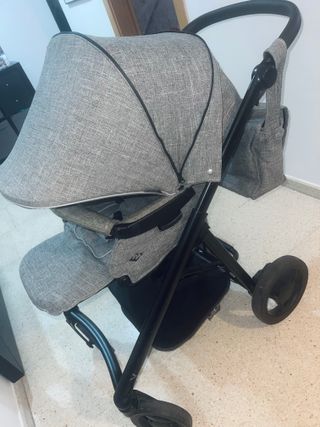 Carrito de bebé gris