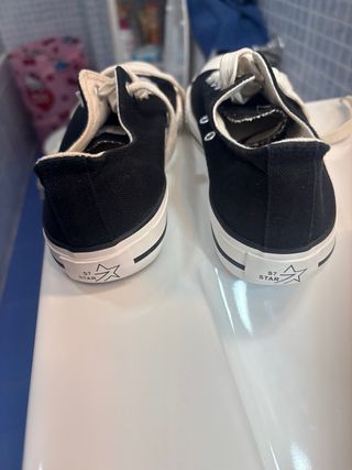 Deportivas estilo Converse negras