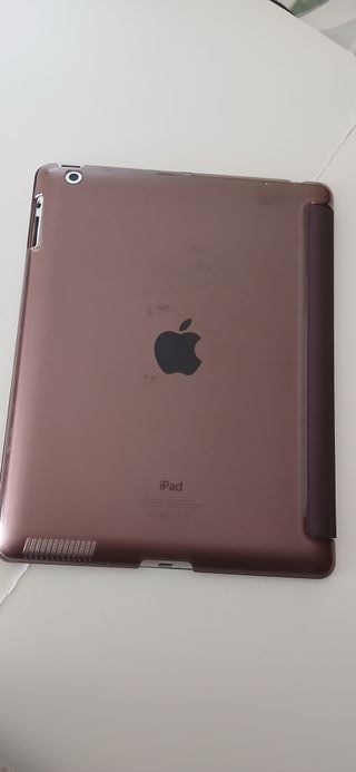 iPad A1458 con funda y cable