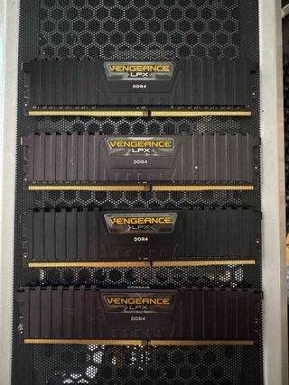 4x Módulos RAM Corsair Vengeance LPX 8GB DDR4