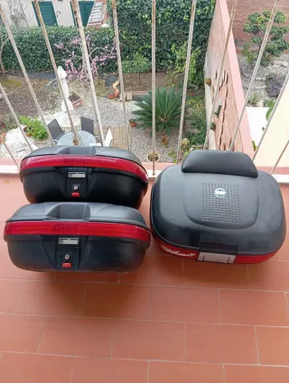3 Maletas Moto GIVI Negras y Rojas