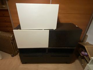 Mueble de salón negro y blanco