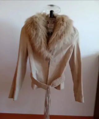 Chaqueta ante cuello pelo y cinturón de adorno