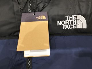 Chaqueta The North Face azul y negra