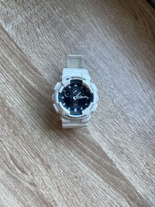 Reloj G-Shock Blanco y Negro