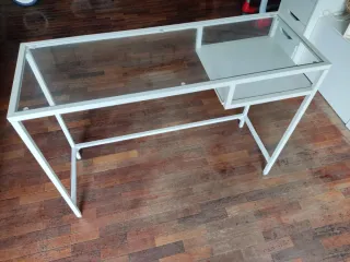 Mesa escritorio cristal Ikea, mueble auxiliar.