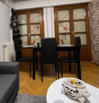 Comedor cristal negro 4 sillas madera