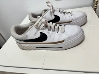 Zapatillas Nike Blancas y Negras