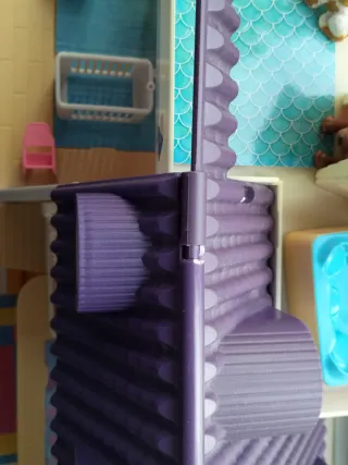 Casita infantil con palmera y piscina
