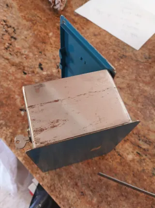 Caja fuerte caudales metálica con llave
